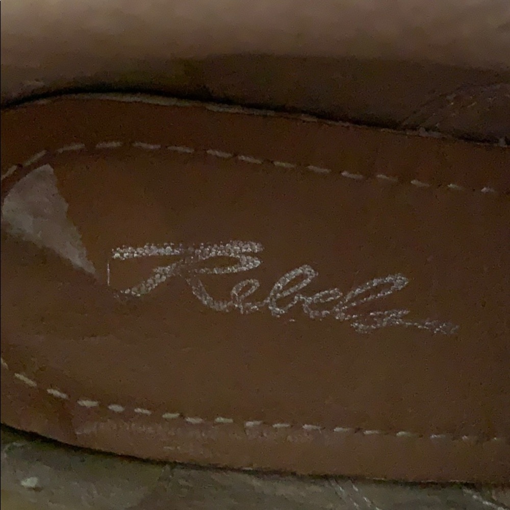 Boots - Picture 4 of 10